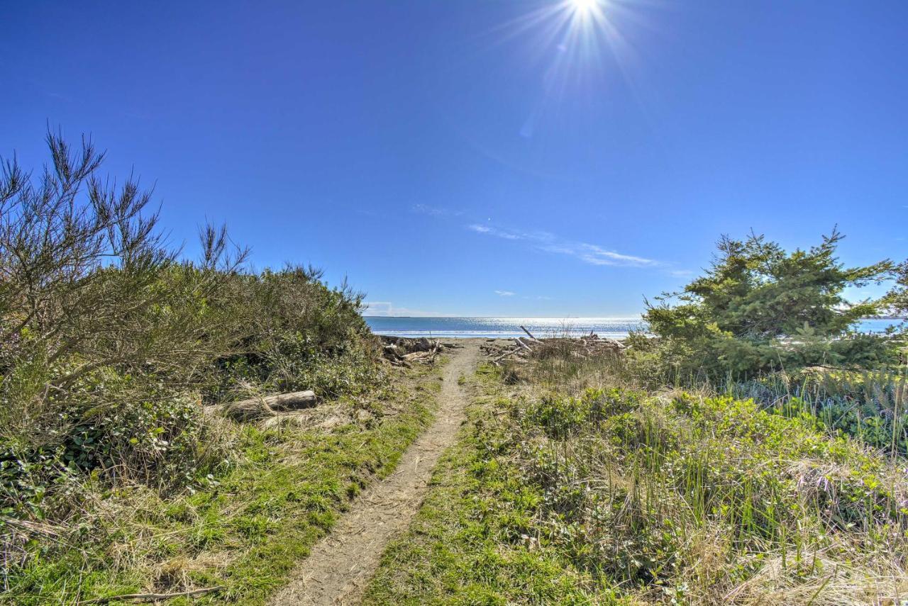 Ocean Shores Retreat With Porch And Canal Views! Exterior photo