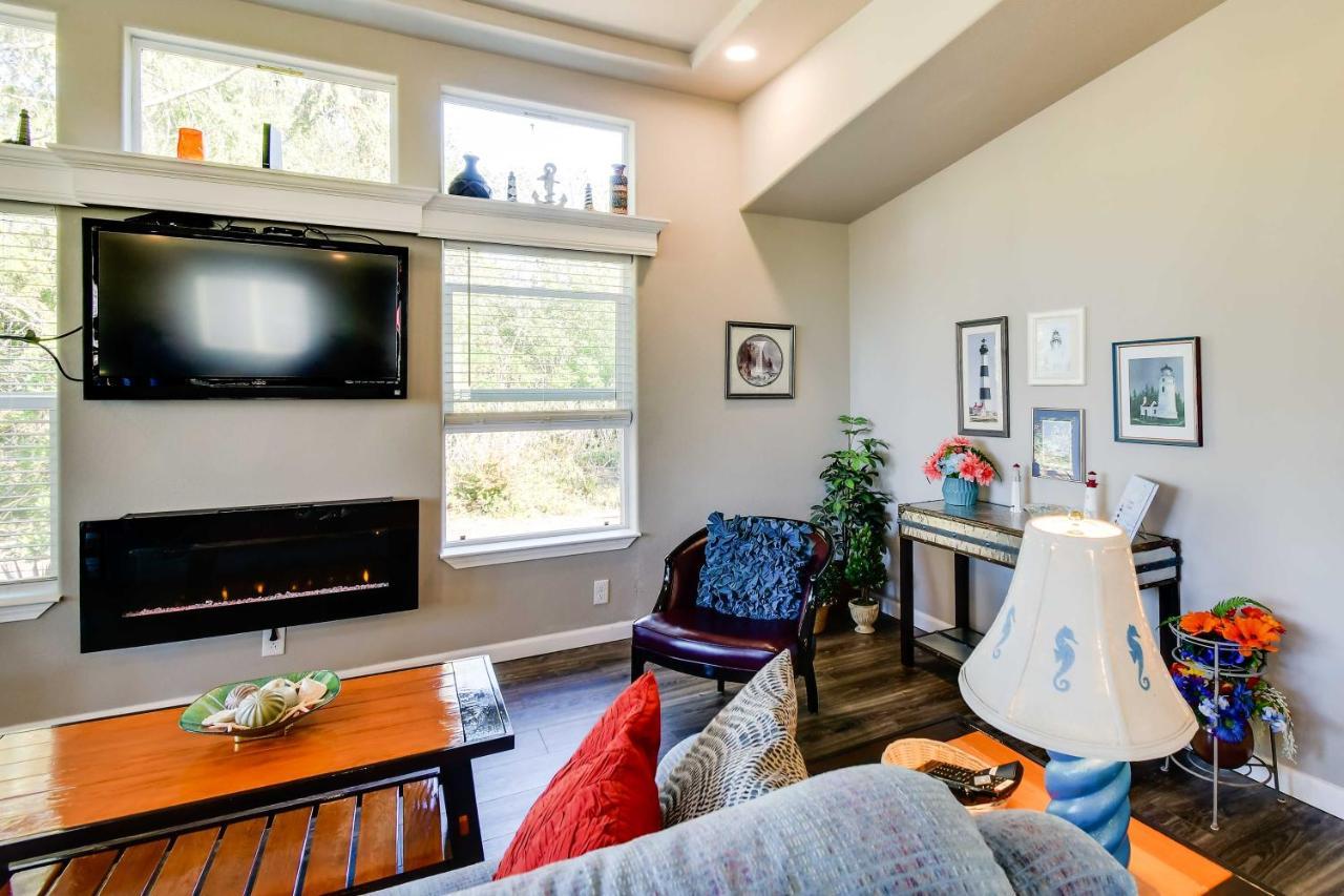 Ocean Shores Retreat With Porch And Canal Views! Exterior photo