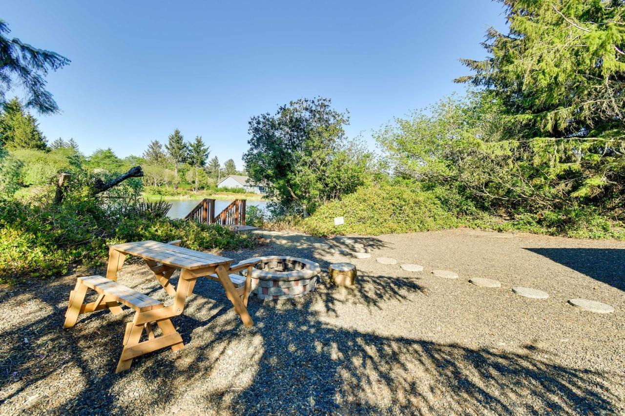 Ocean Shores Retreat With Porch And Canal Views! Exterior photo