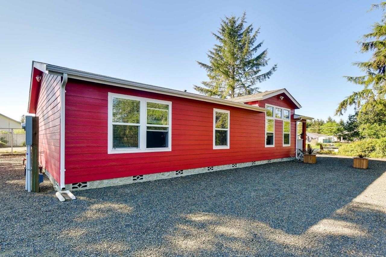 Ocean Shores Retreat With Porch And Canal Views! Exterior photo